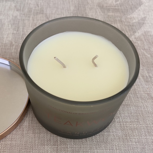 Lot of 2 SAND AND FOG 12 oz. Screenprint Teakwood Candle - Picture 7 of 10